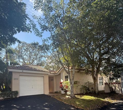 Photo of 1321 N Seagrape Circle, Weston, FL 33326 (MLS # A11882692)