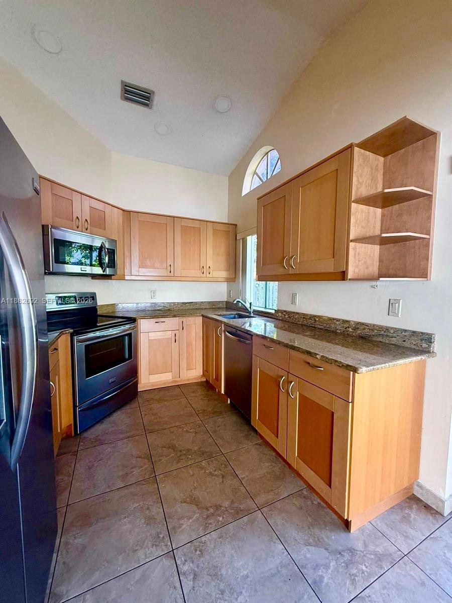 COUNTRY ISLES GARDEN HOMES - Residential