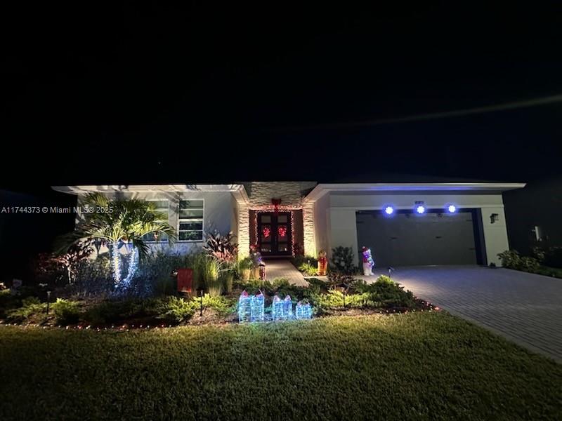 10183 SW Orana Dr, Port St. Lucie, FL, 34987/$554,900 2 10183 SW Orana Dr