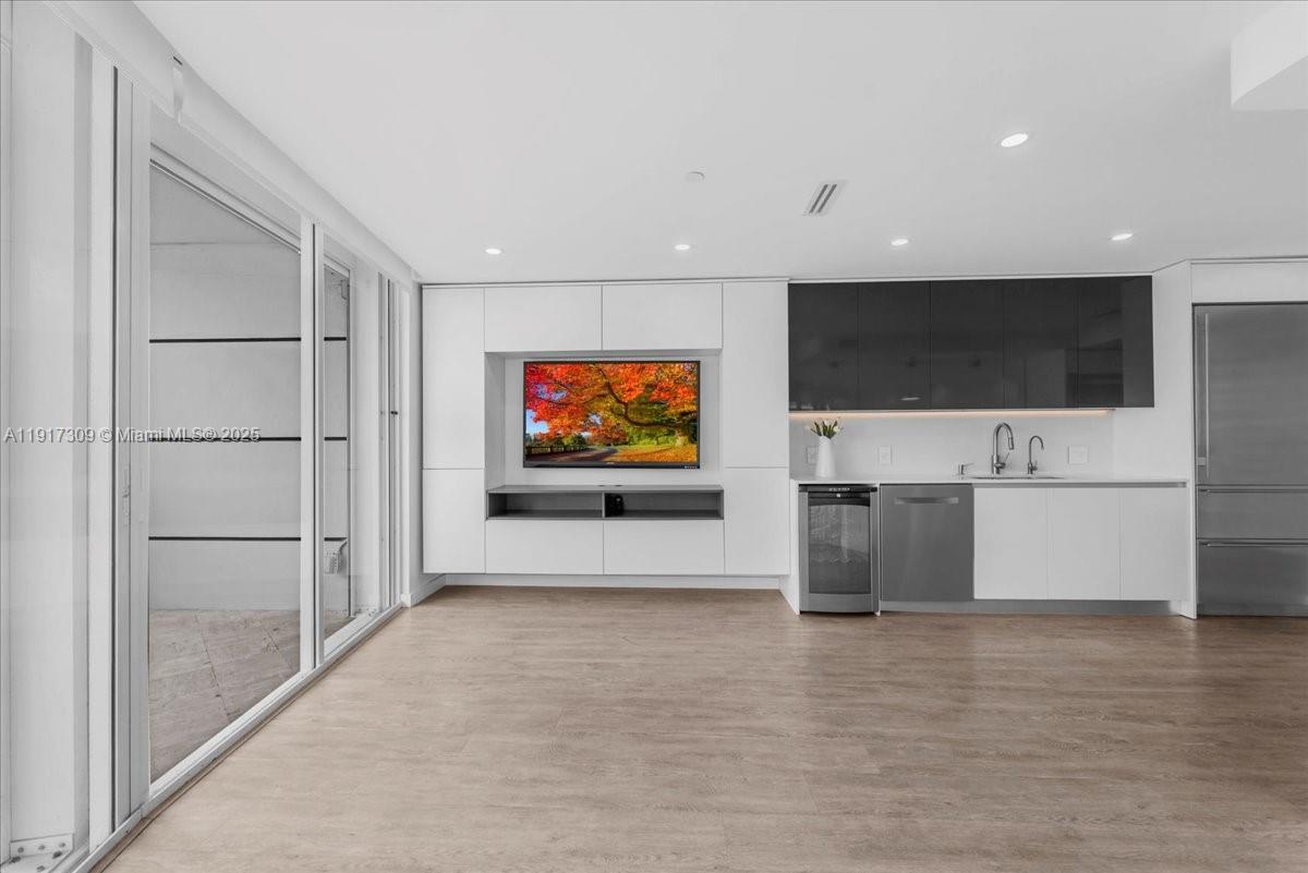 BRISTOL TOWER CONDO - Residential