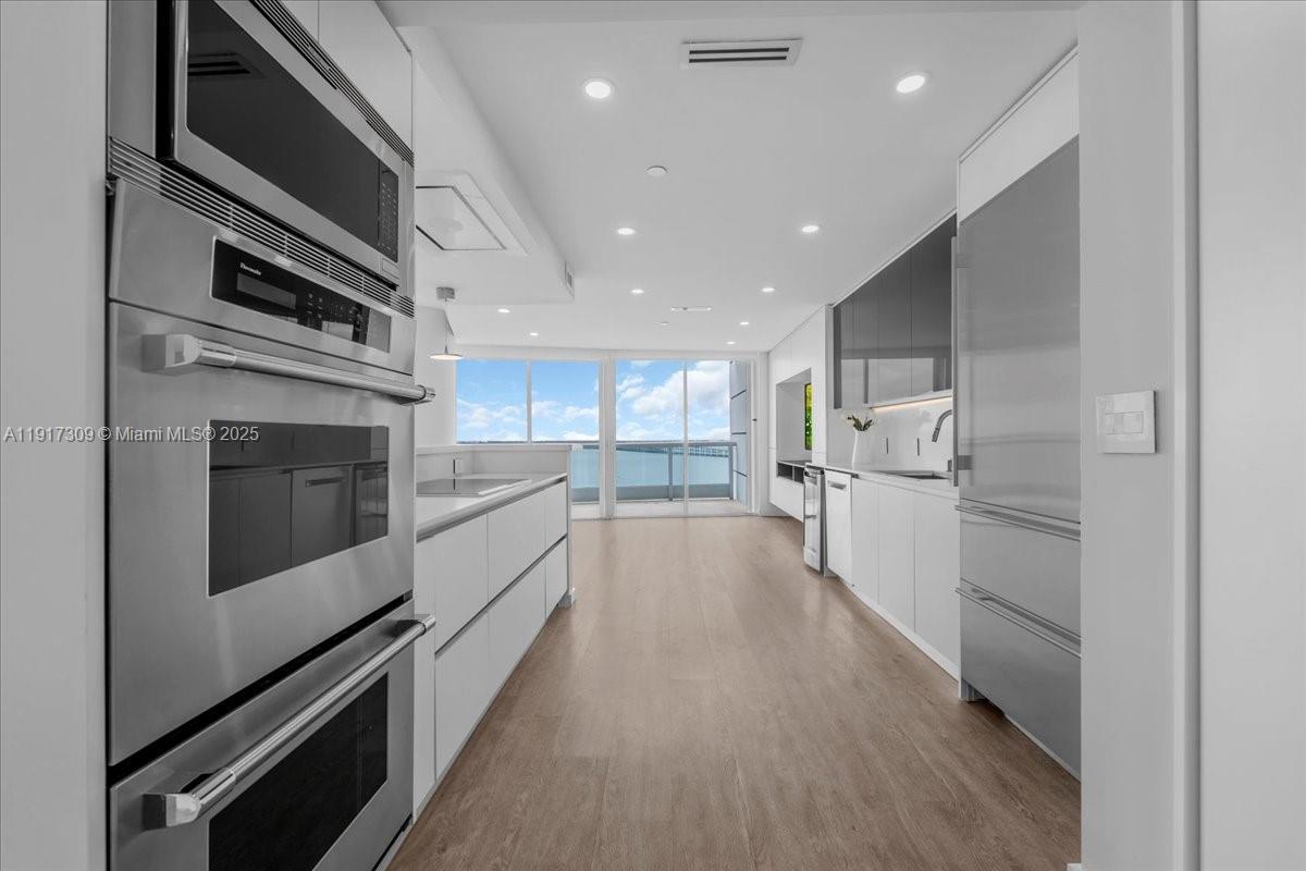 BRISTOL TOWER CONDO - Residential