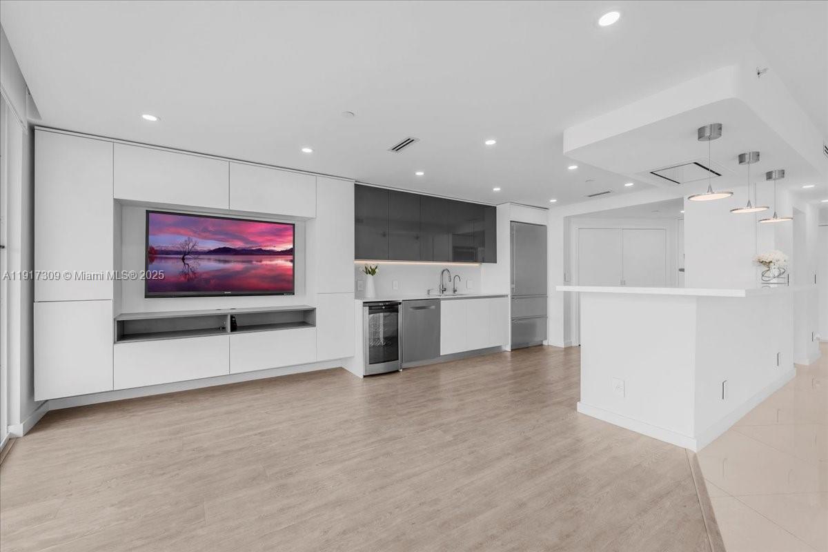 BRISTOL TOWER CONDO - Residential