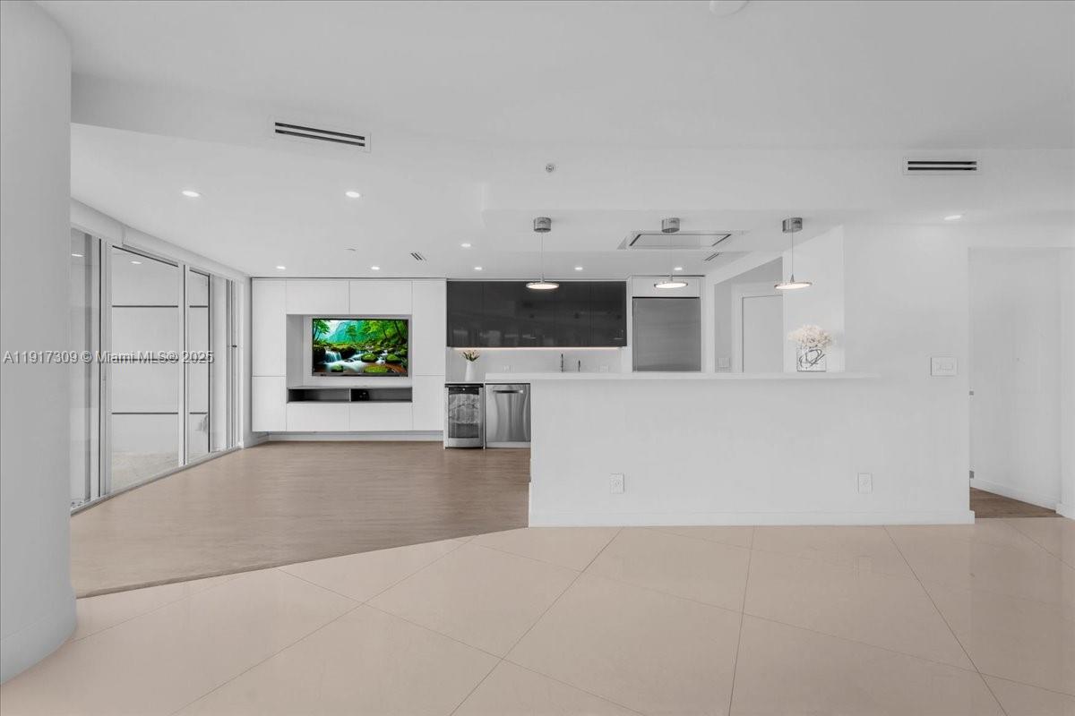 BRISTOL TOWER CONDO - Residential