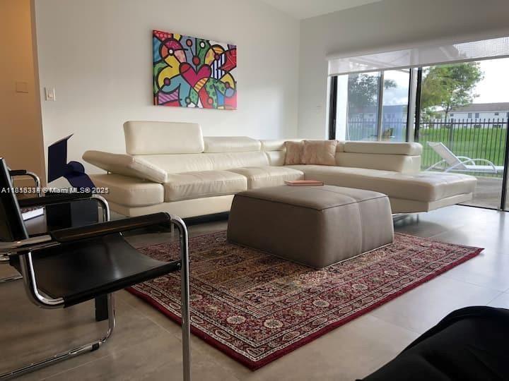 VILLAS ON THE GREEN - Residential Lease