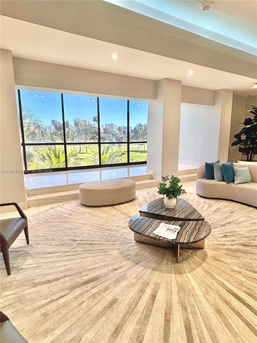 20335 W Country Club Dr 405