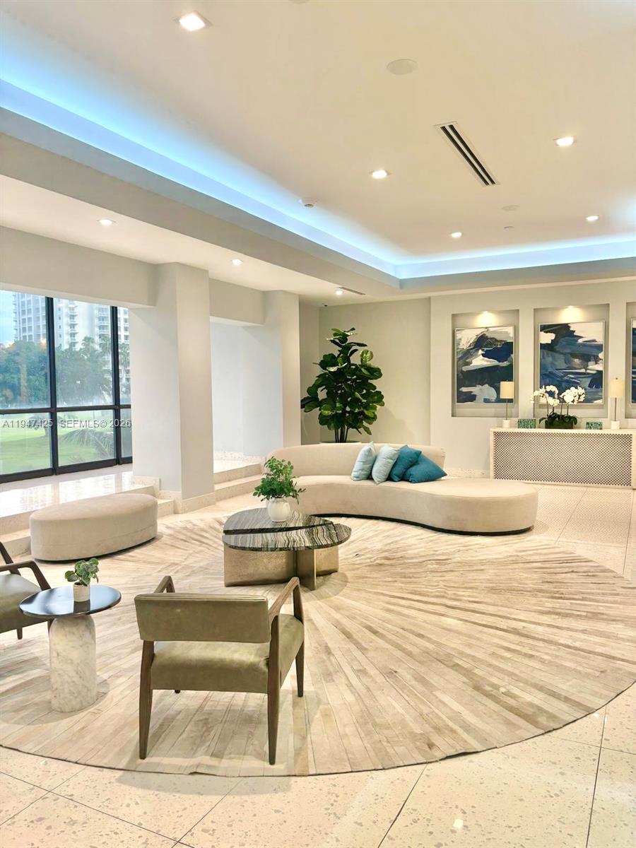 20335 W Country Club Dr 405