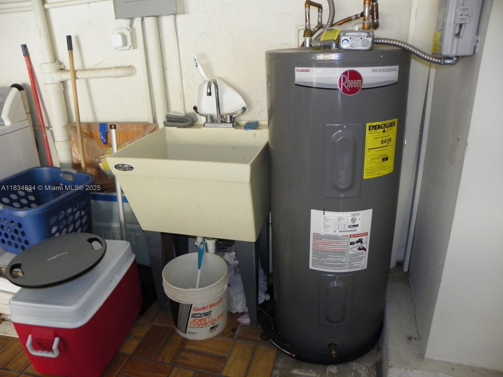 SUNCREST TOWNHOUSE CONDO - Residential