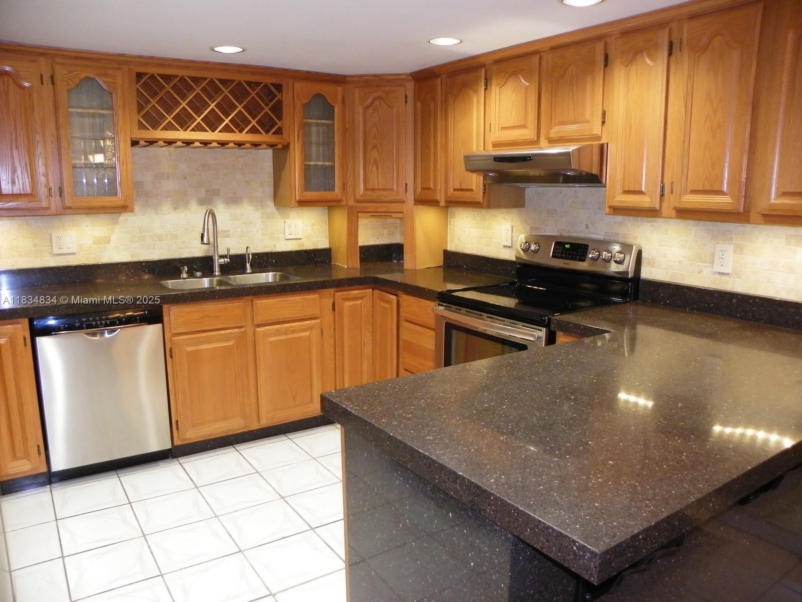 SUNCREST TOWNHOUSE CONDO - Residential