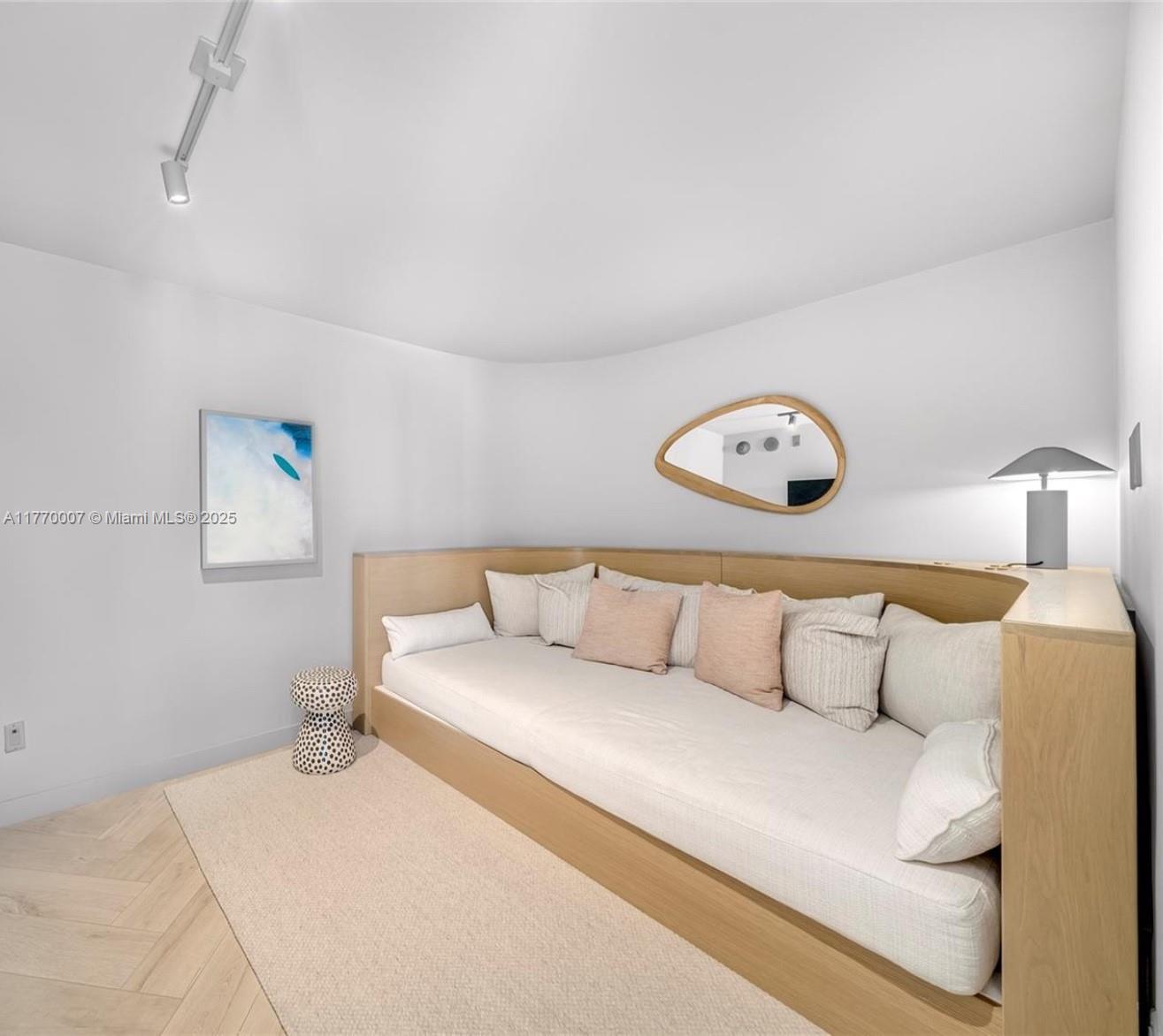 2201 COLLINS AVE CONDO - Residential