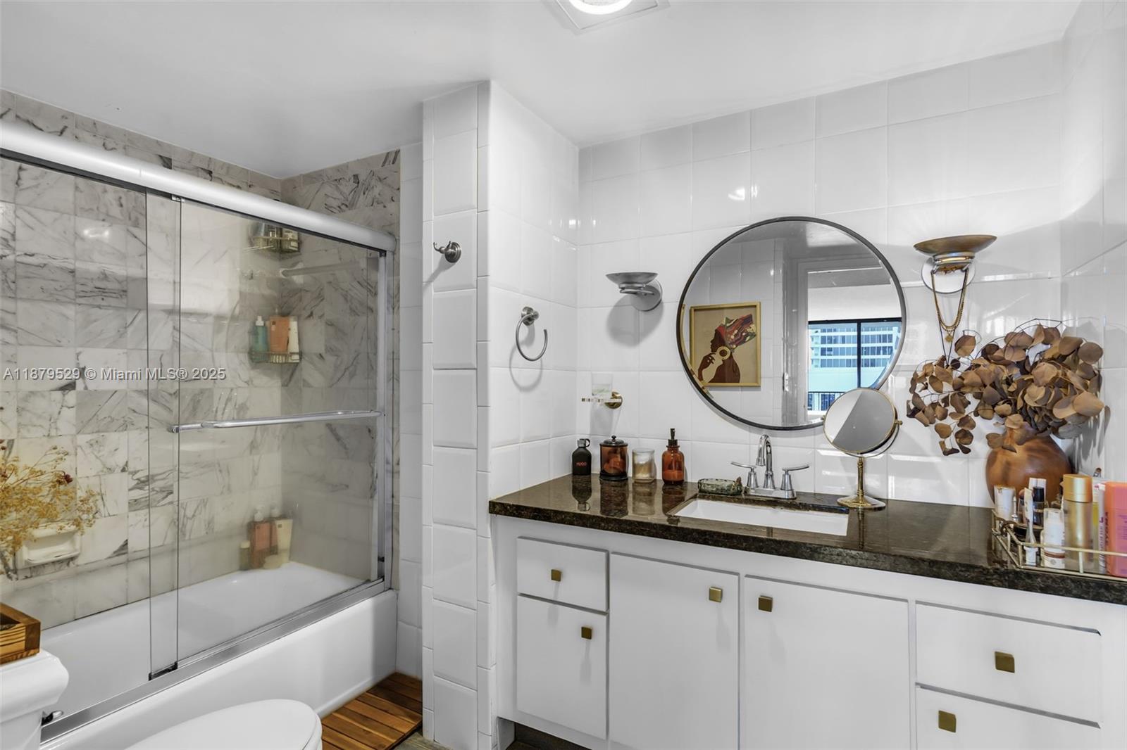 VENETIA CONDO - Residential