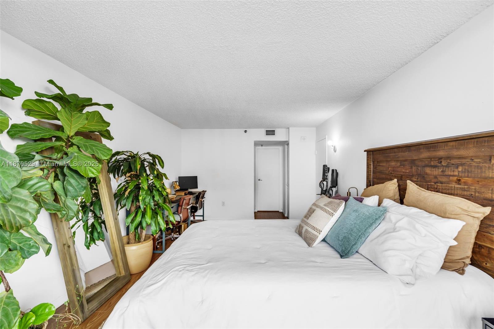 VENETIA CONDO - Residential