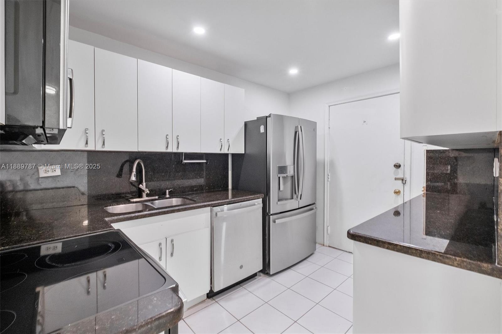 GRANDA DADELAND CONDO - Residential