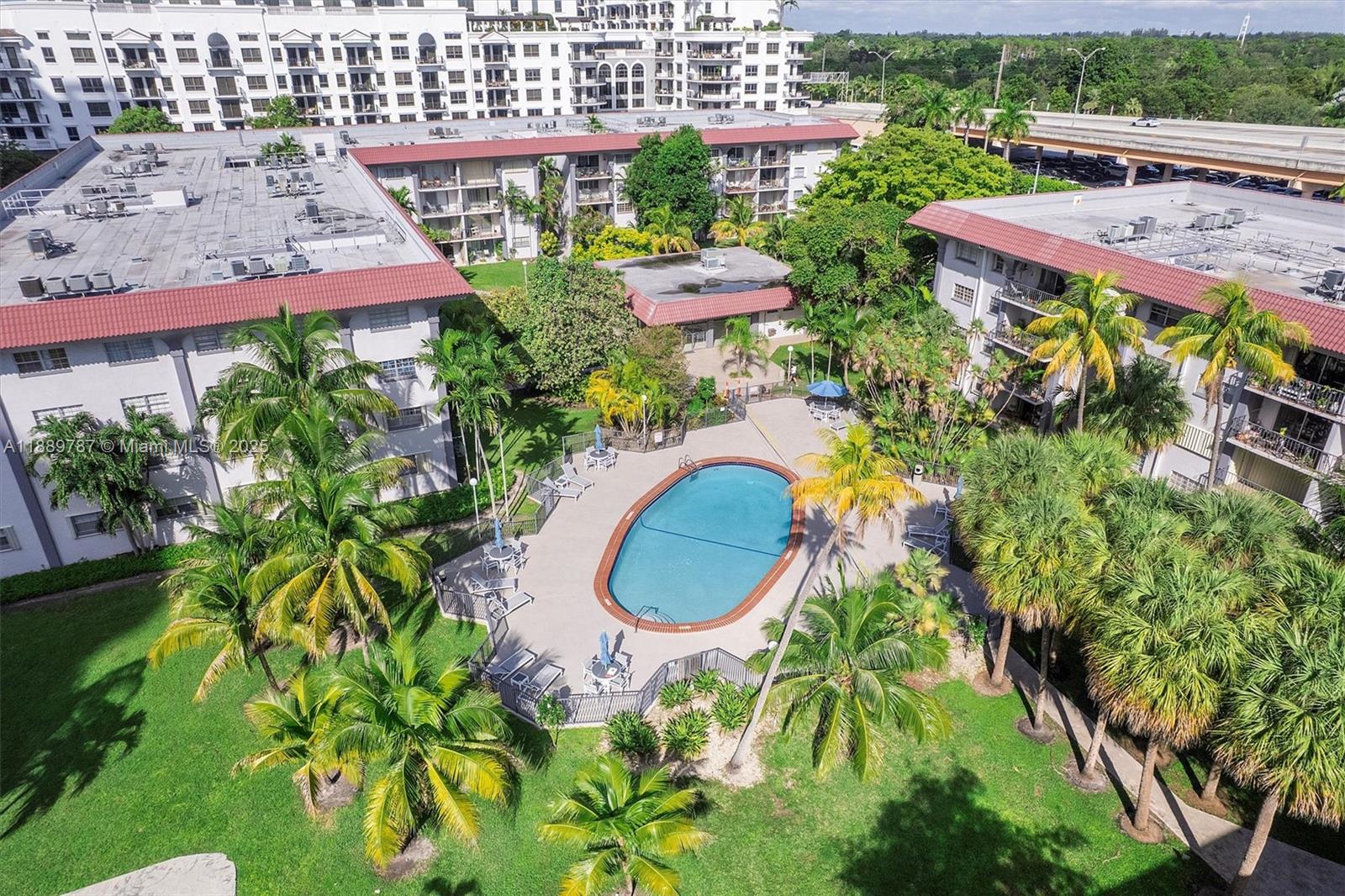 GRANDA DADELAND CONDO - Residential
