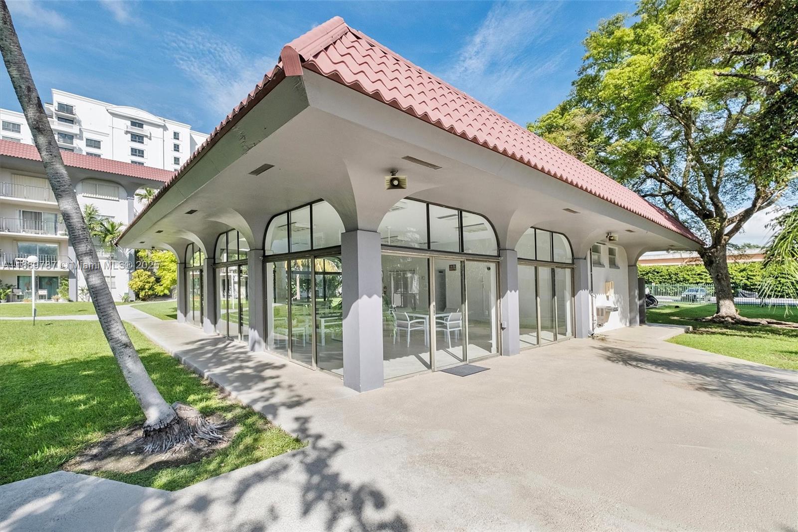 GRANDA DADELAND CONDO - Residential