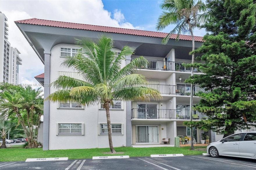 Bright and Spacious 2 bed / 2 bath condo with 1,087 sq. ft., featuring a large private balcony, walk-in closets, and access to the community pool. Both bathrooms have been recently updated. Prime location with exceptional proximity, just moments from Dadeland Mall, dining, shops, and the Metrorail for easy city access. Perfect blend of comfort and convenience!