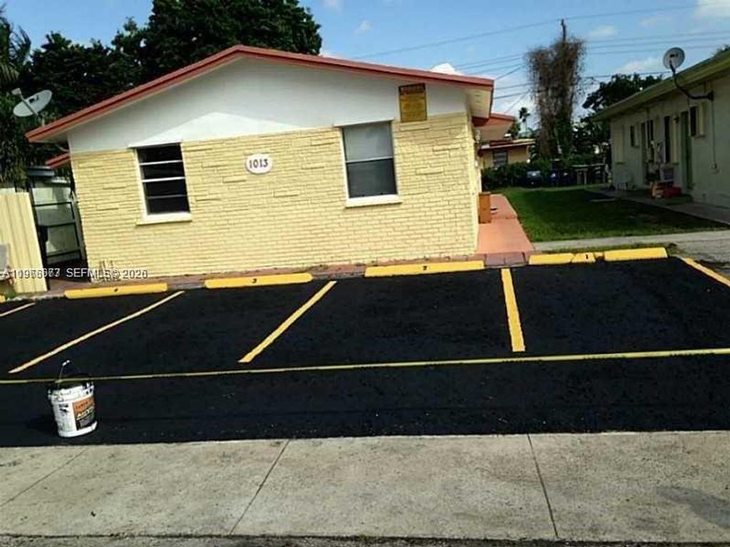 Photo of 1013 Foster Rd #1, Hallandale Beach, FL 33009 (MLS # A11966677)