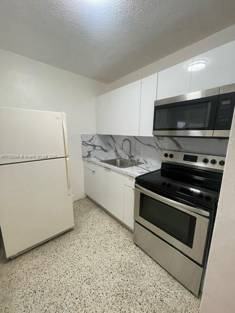 Rental Property at 985 W 23rd St 2, Hialeah, Miami-Dade County, Florida - Bedrooms: 1 
Bathrooms: 1  - $1,700 MO.