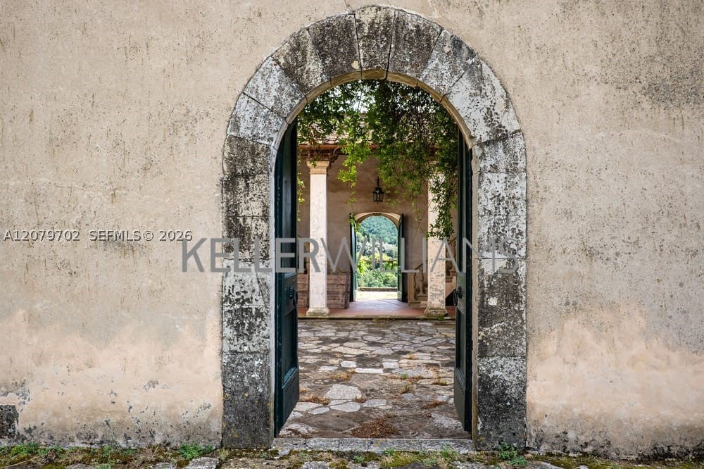 Luxury Villa for Sale in Tuscany Max Mlekus