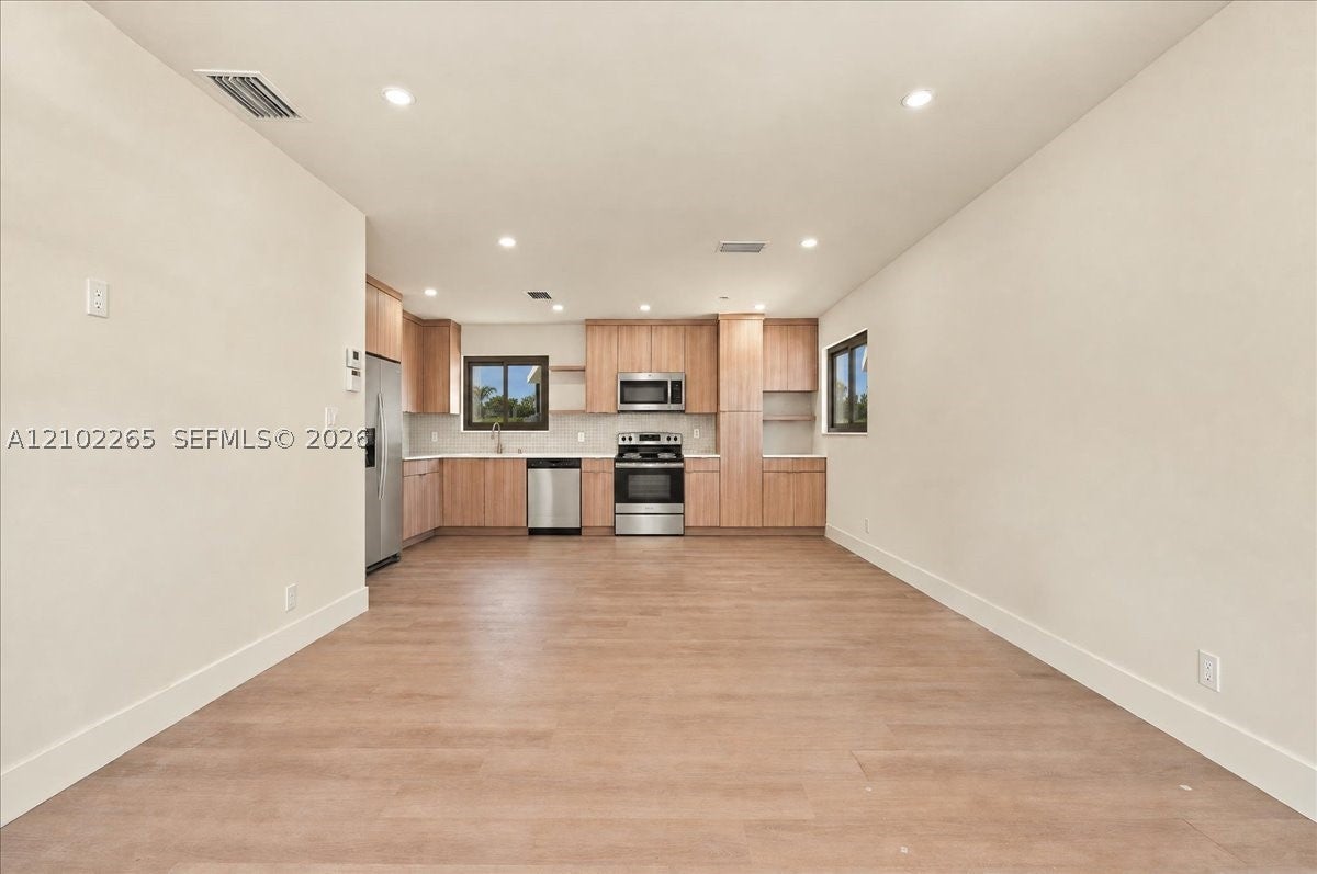 2842 NW 9th Pl