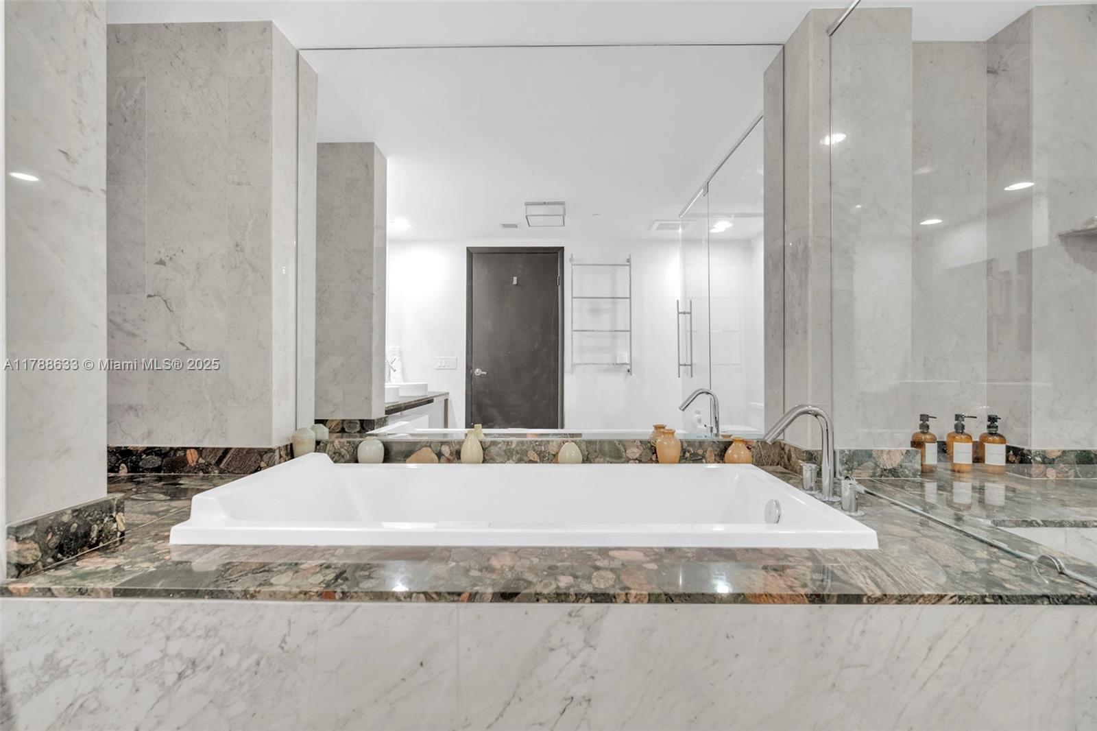 ICON BRICKELL CONDO NO 3 - Residential