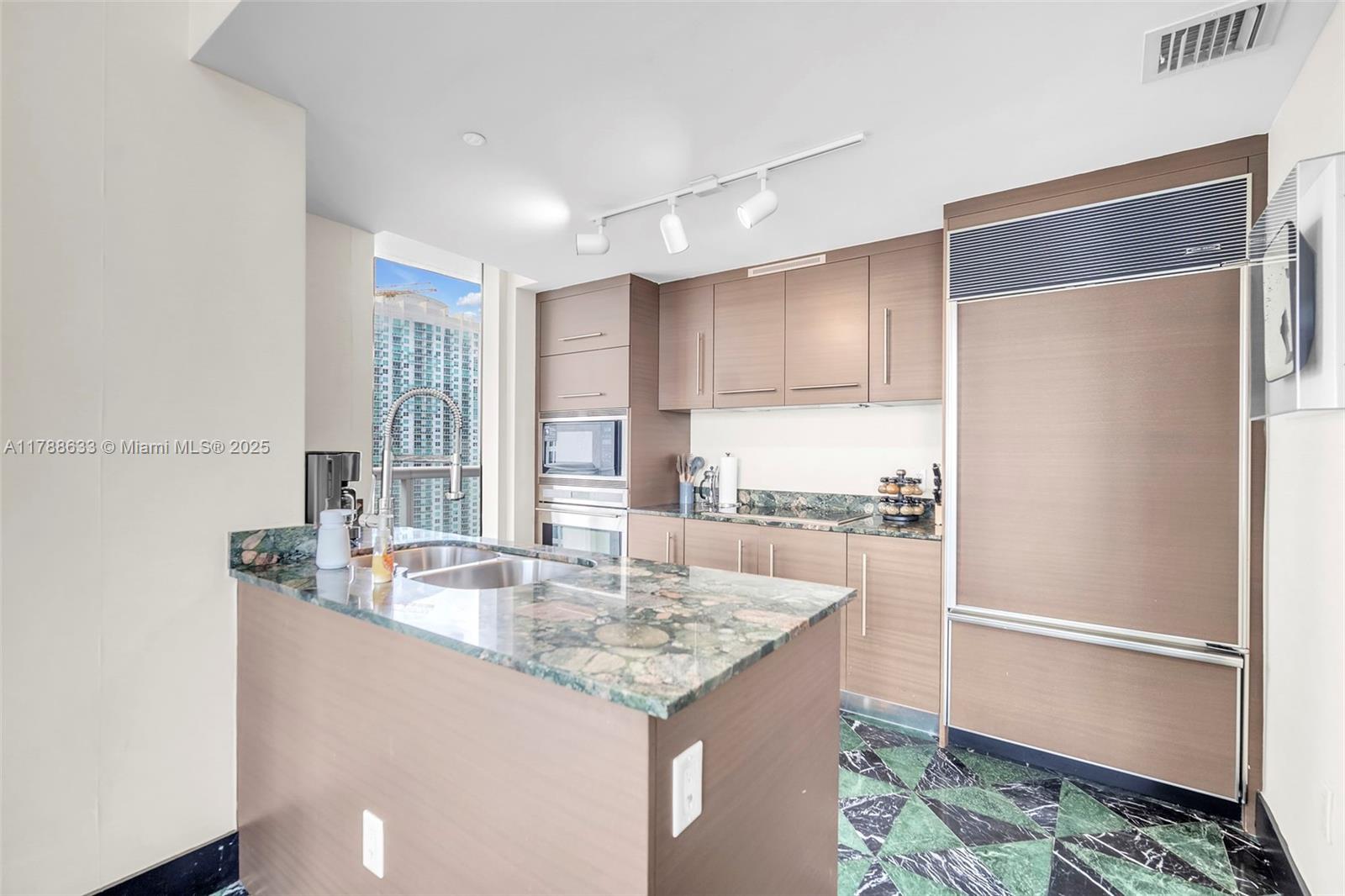 ICON BRICKELL CONDO NO 3 - Residential