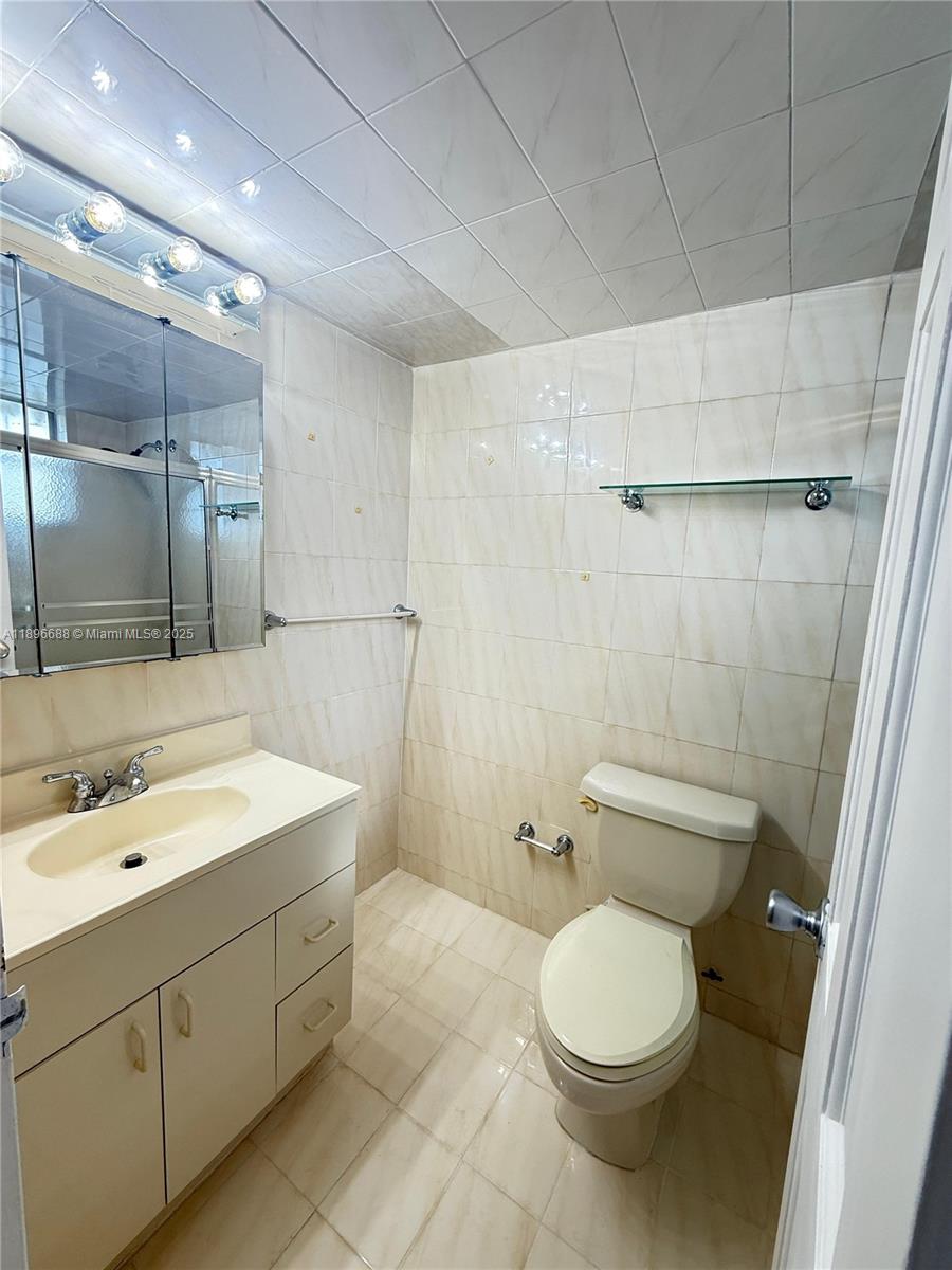 8000 CONDO - Residential