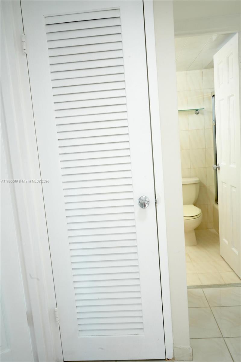 8000 CONDO - Residential