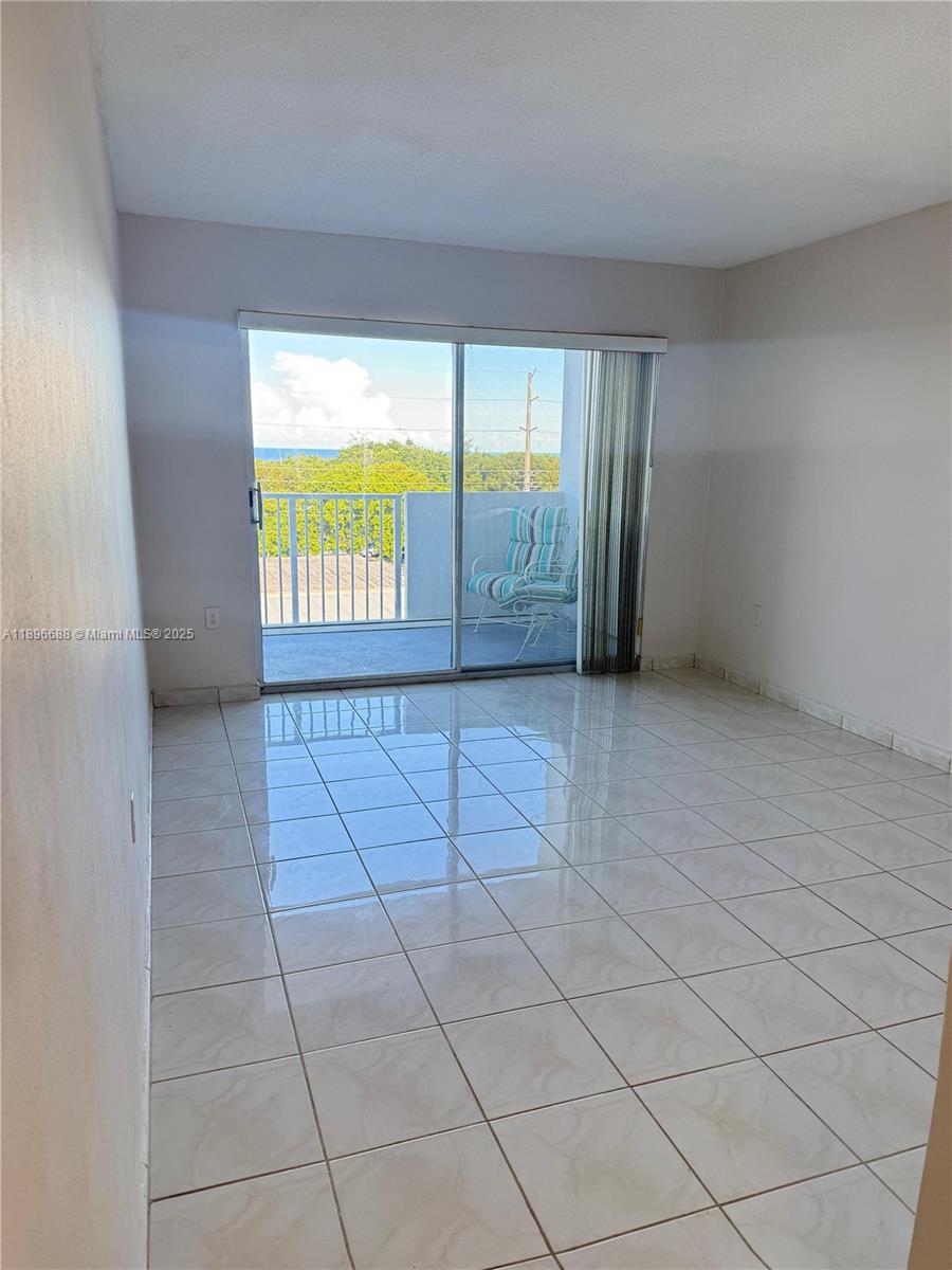 8000 CONDO - Residential