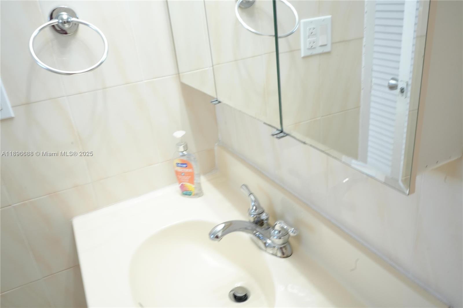 8000 CONDO - Residential