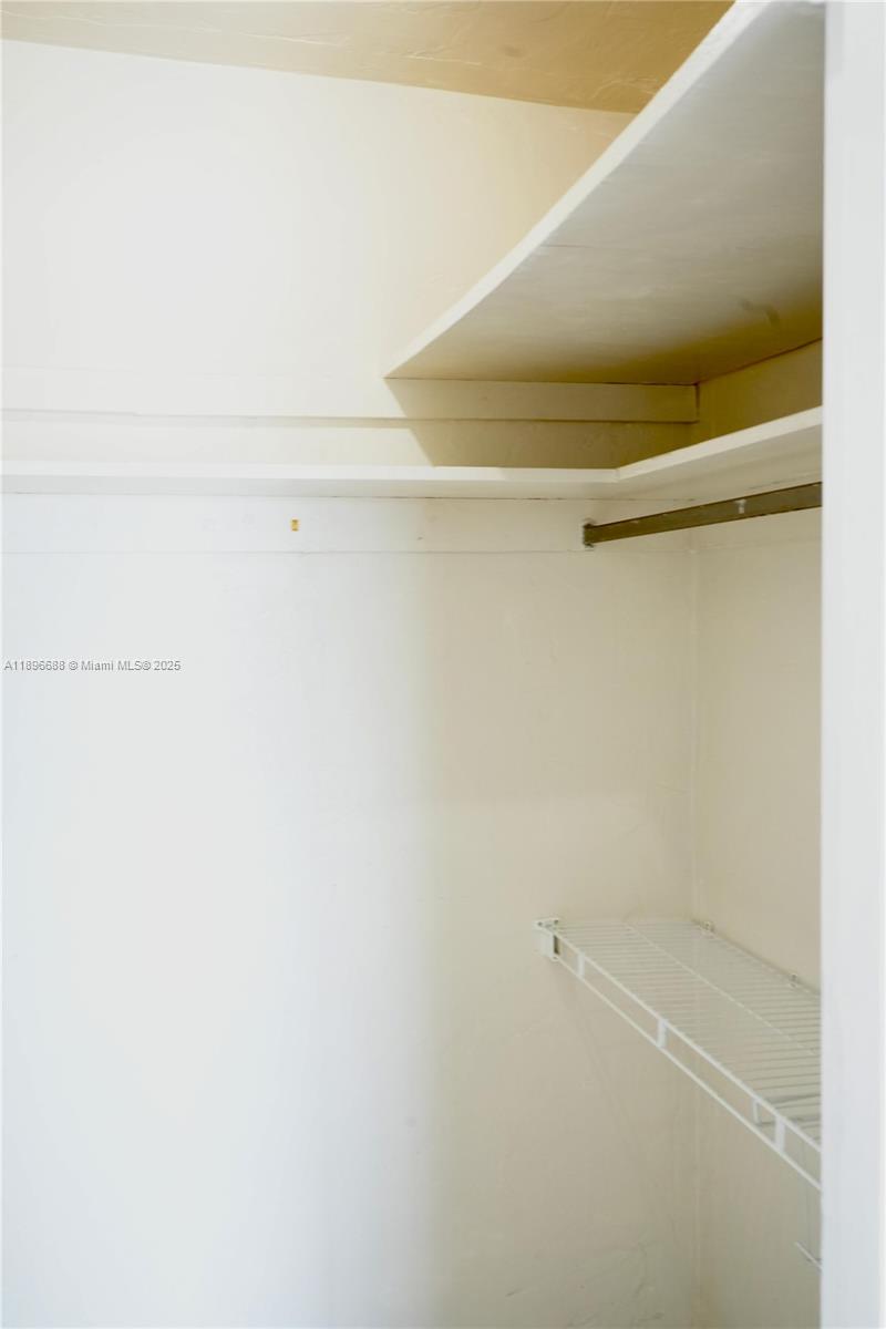 8000 CONDO - Residential