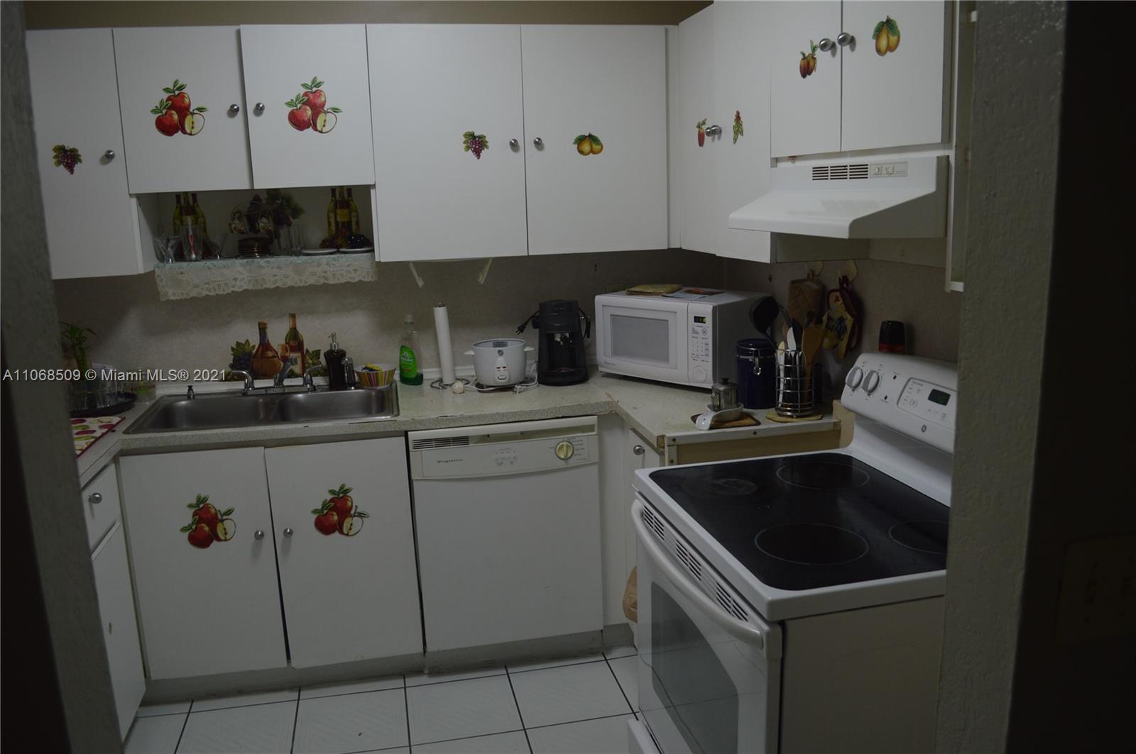 LOS ARBOLES CONDO - Residential