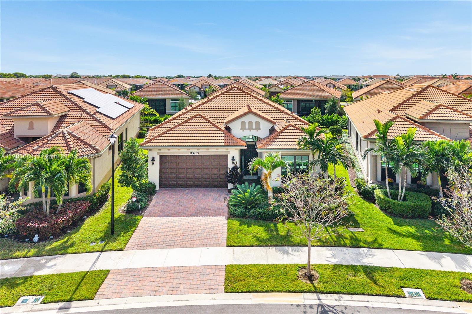 PARKLAND ROYALE - Residential