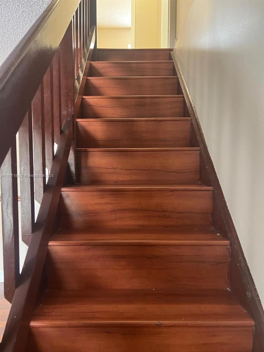 WEST VIEW LAKE TOWNHOMES - Residential Lease