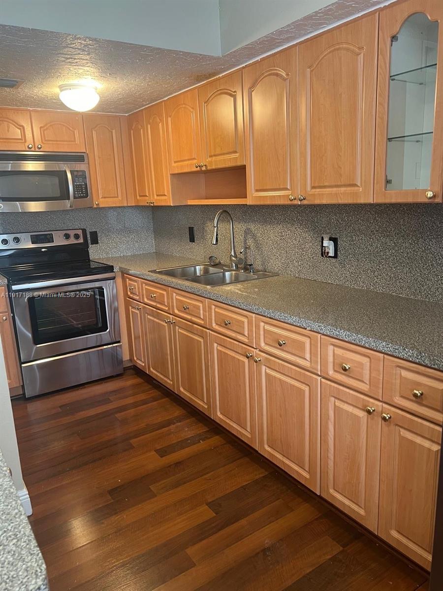 WEST VIEW LAKE TOWNHOMES - Residential Lease