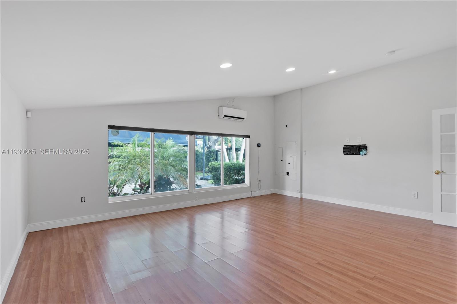 TOWN & COUNTRY ESTATES - Residential