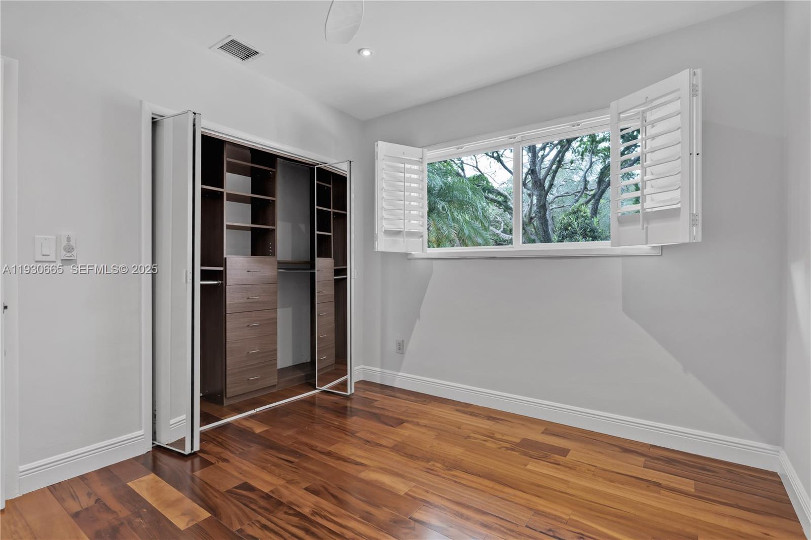 TOWN & COUNTRY ESTATES - Residential