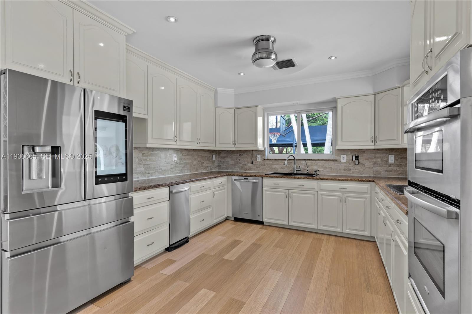 TOWN & COUNTRY ESTATES - Residential