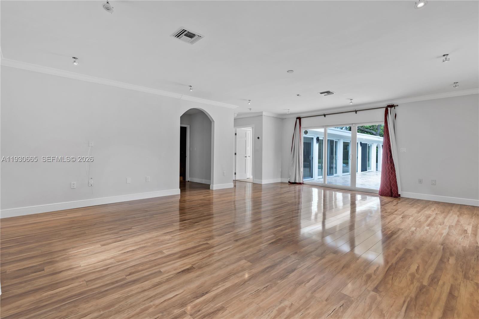 TOWN & COUNTRY ESTATES - Residential