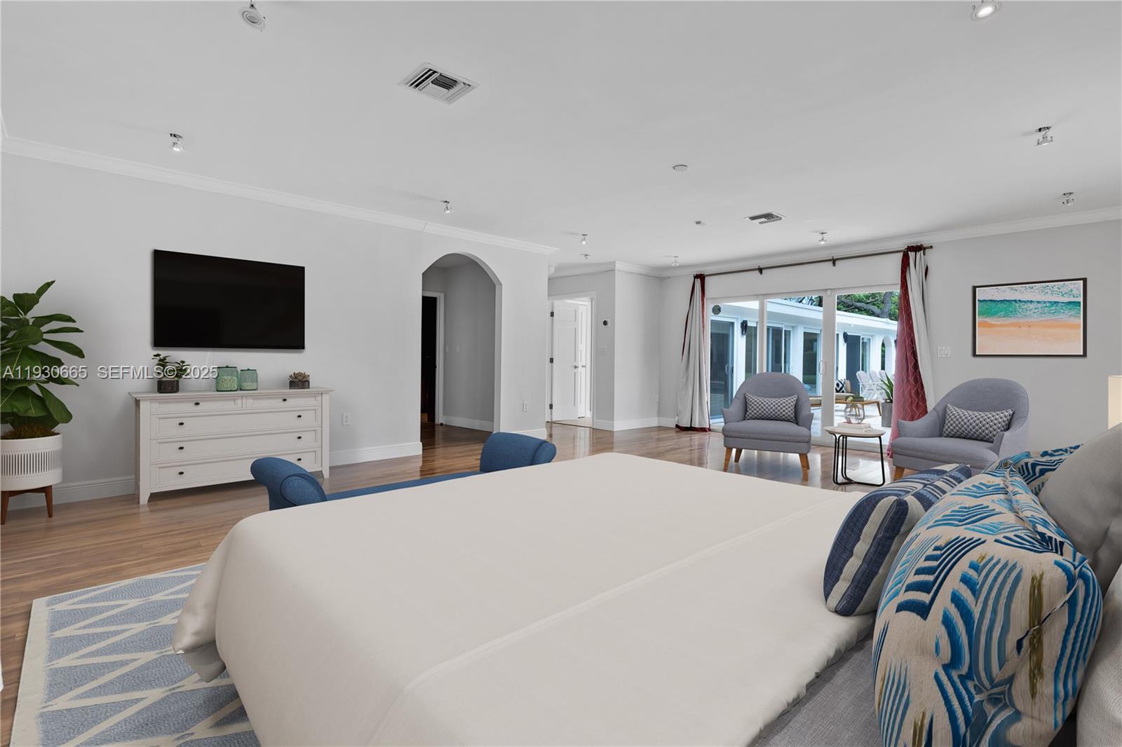 TOWN & COUNTRY ESTATES - Residential