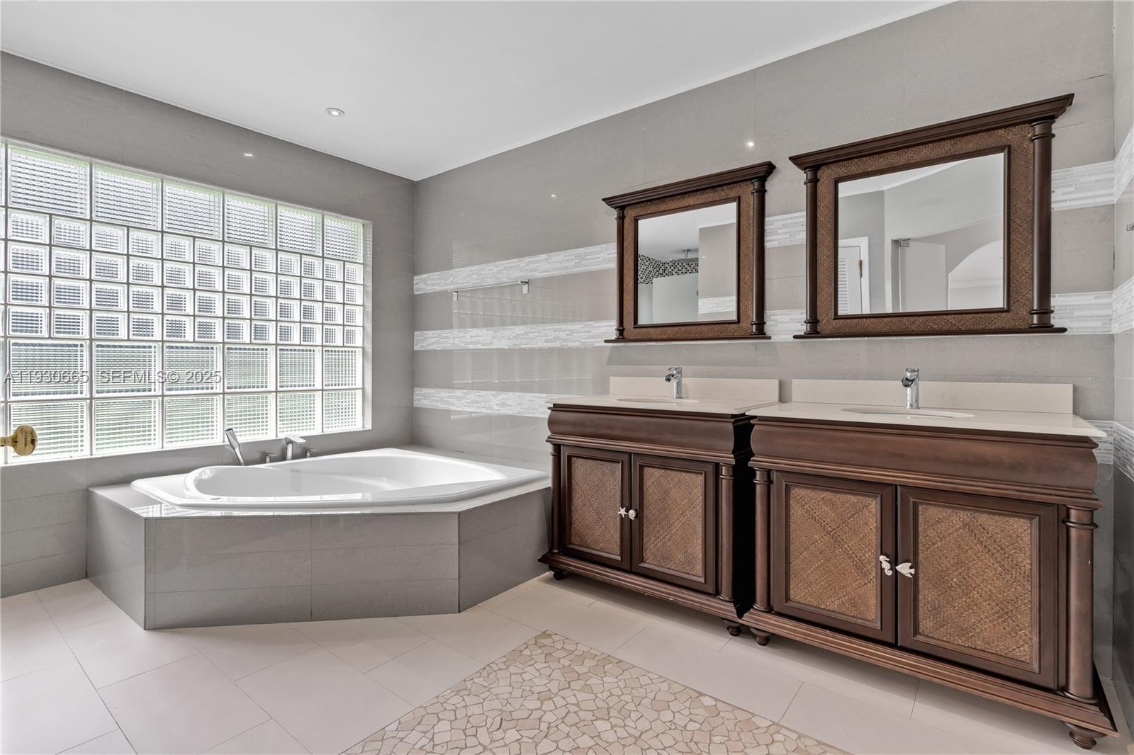 TOWN & COUNTRY ESTATES - Residential