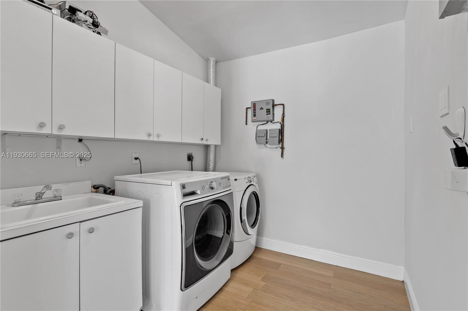 TOWN & COUNTRY ESTATES - Residential