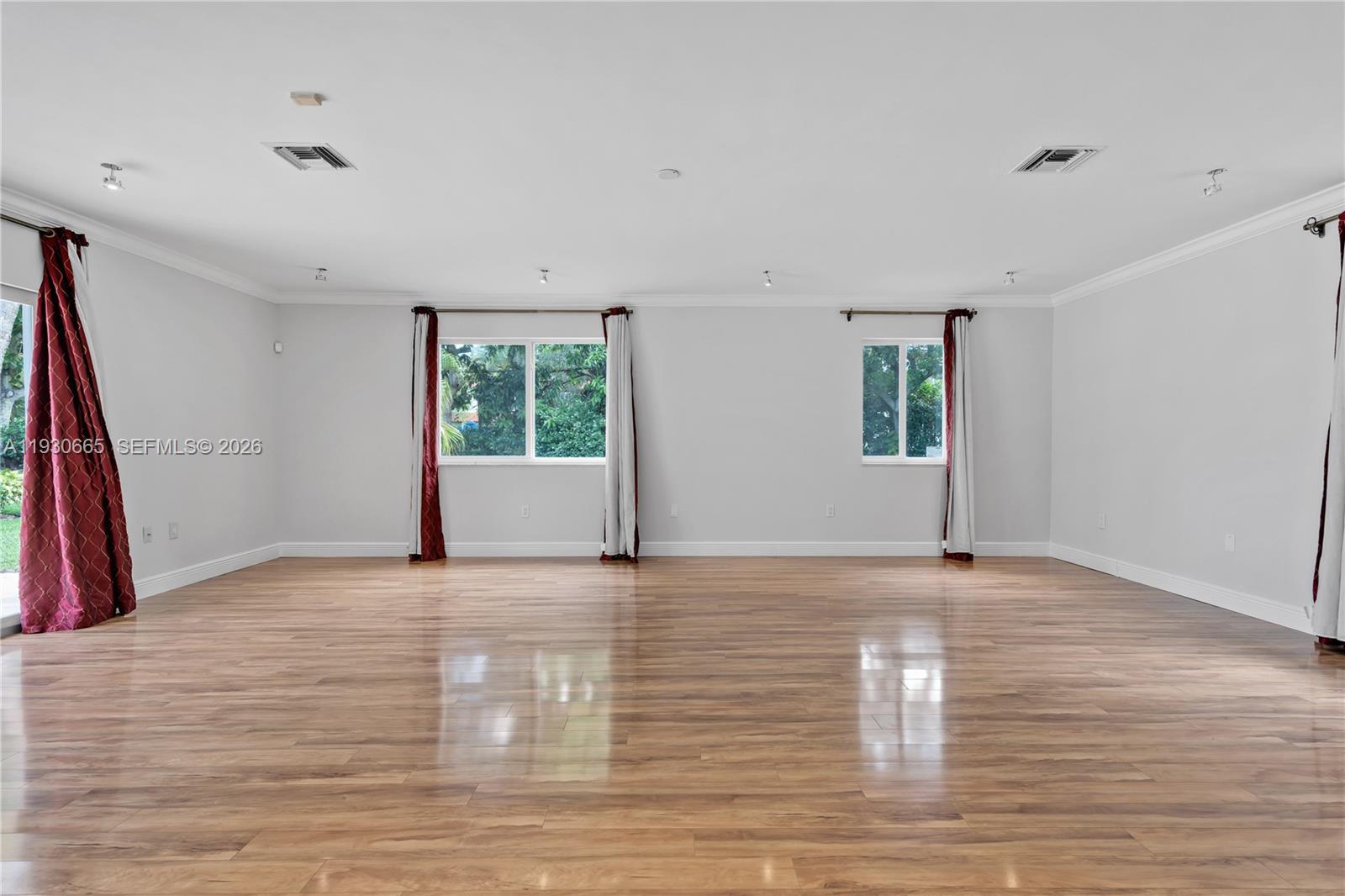 TOWN & COUNTRY ESTATES - Residential