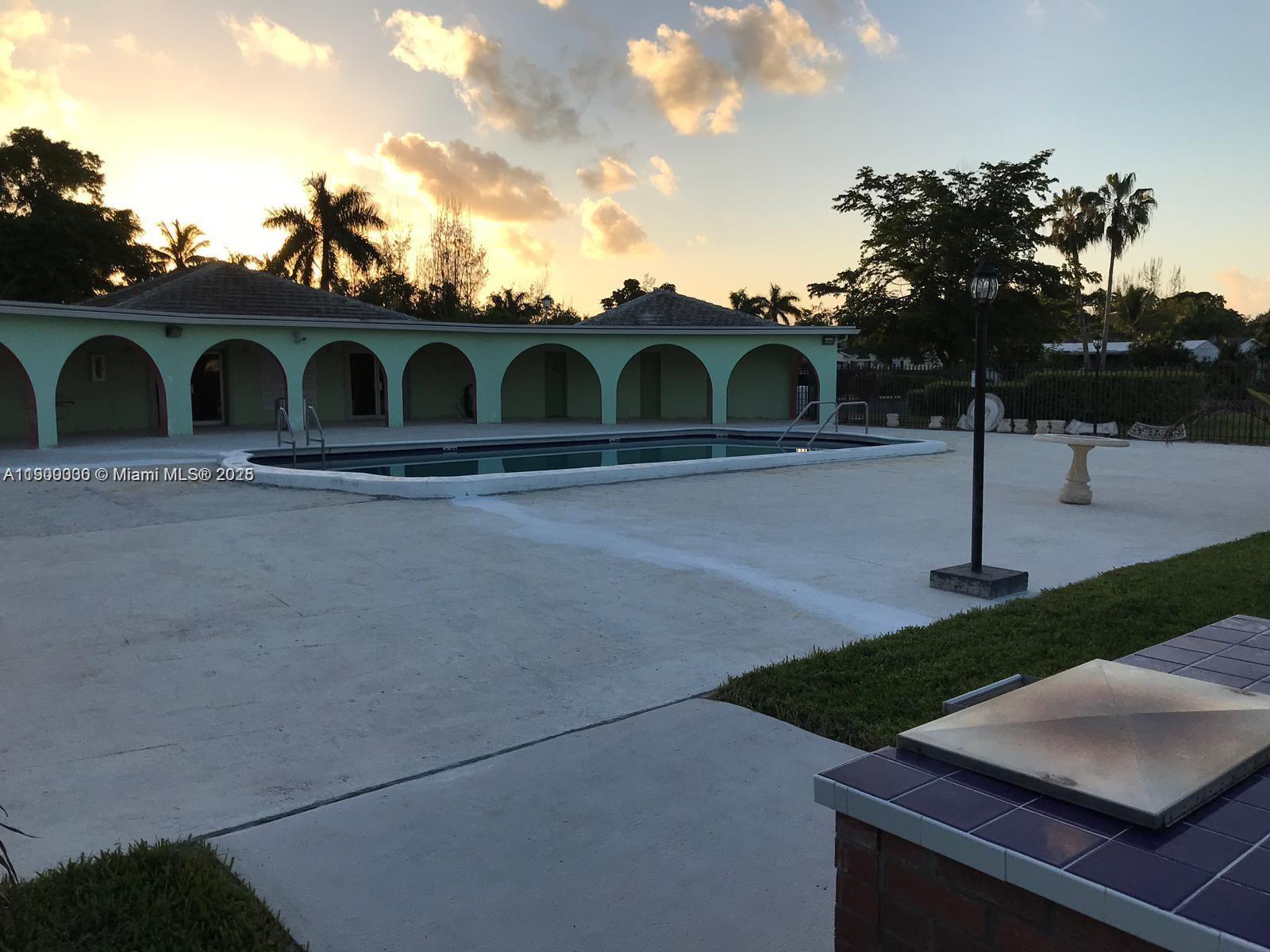 GATEWAY ESTATES PARK COND - Residential