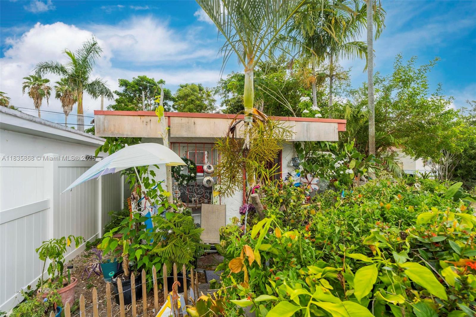 2255 NE 137th St, North Miami Beach, FL, 33181/$250,000 3 2255 NE 137th St