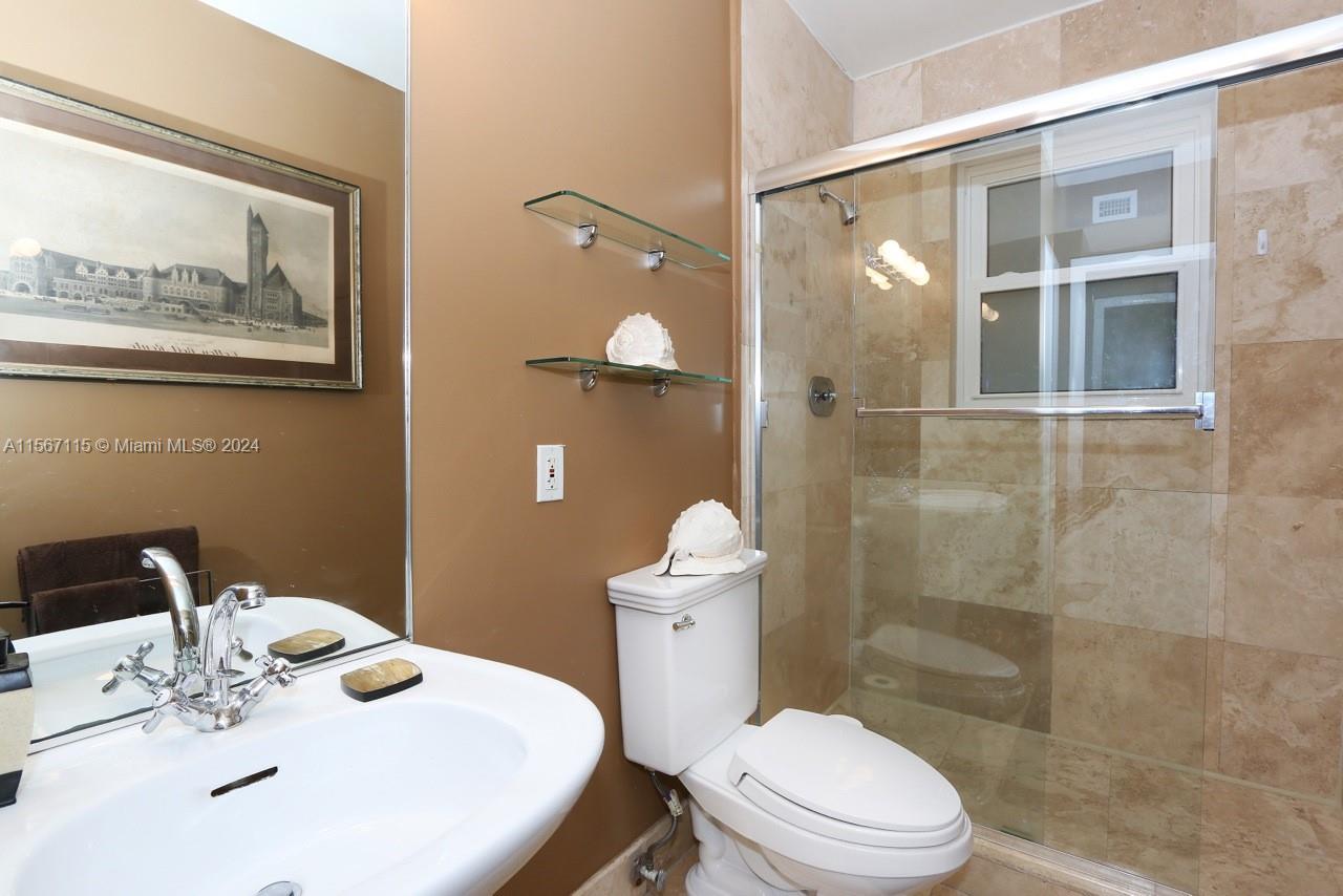 Rental Property at 1018 Meridian Ave 6, Miami Beach, Miami-Dade County, Florida - Bedrooms: 2 
Bathrooms: 2  - $3,500 MO.