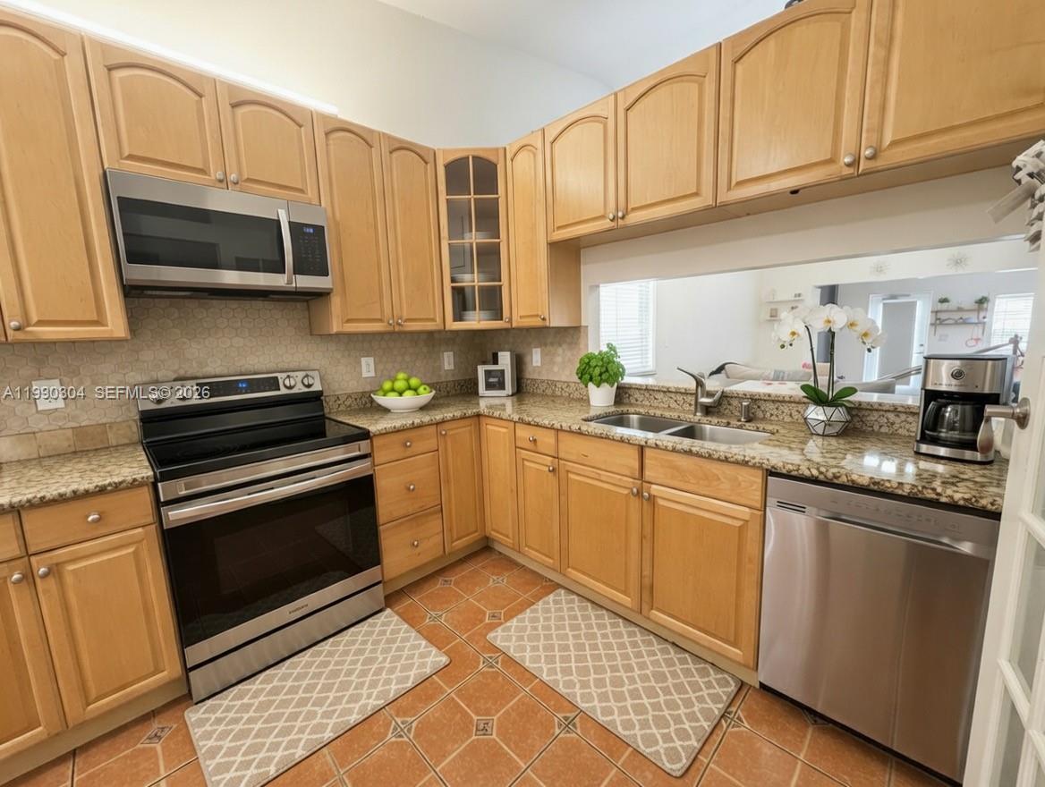 THE LAKES - Residential