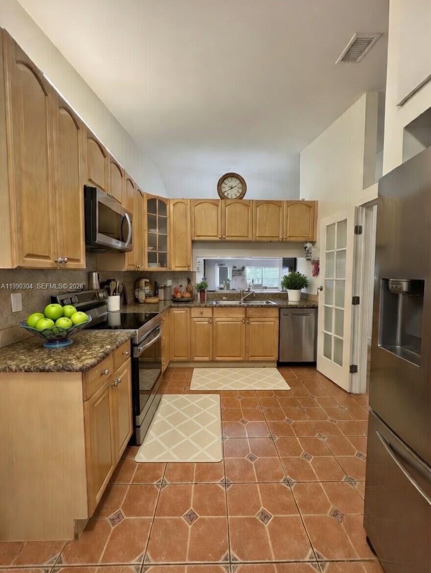 THE LAKES - Residential