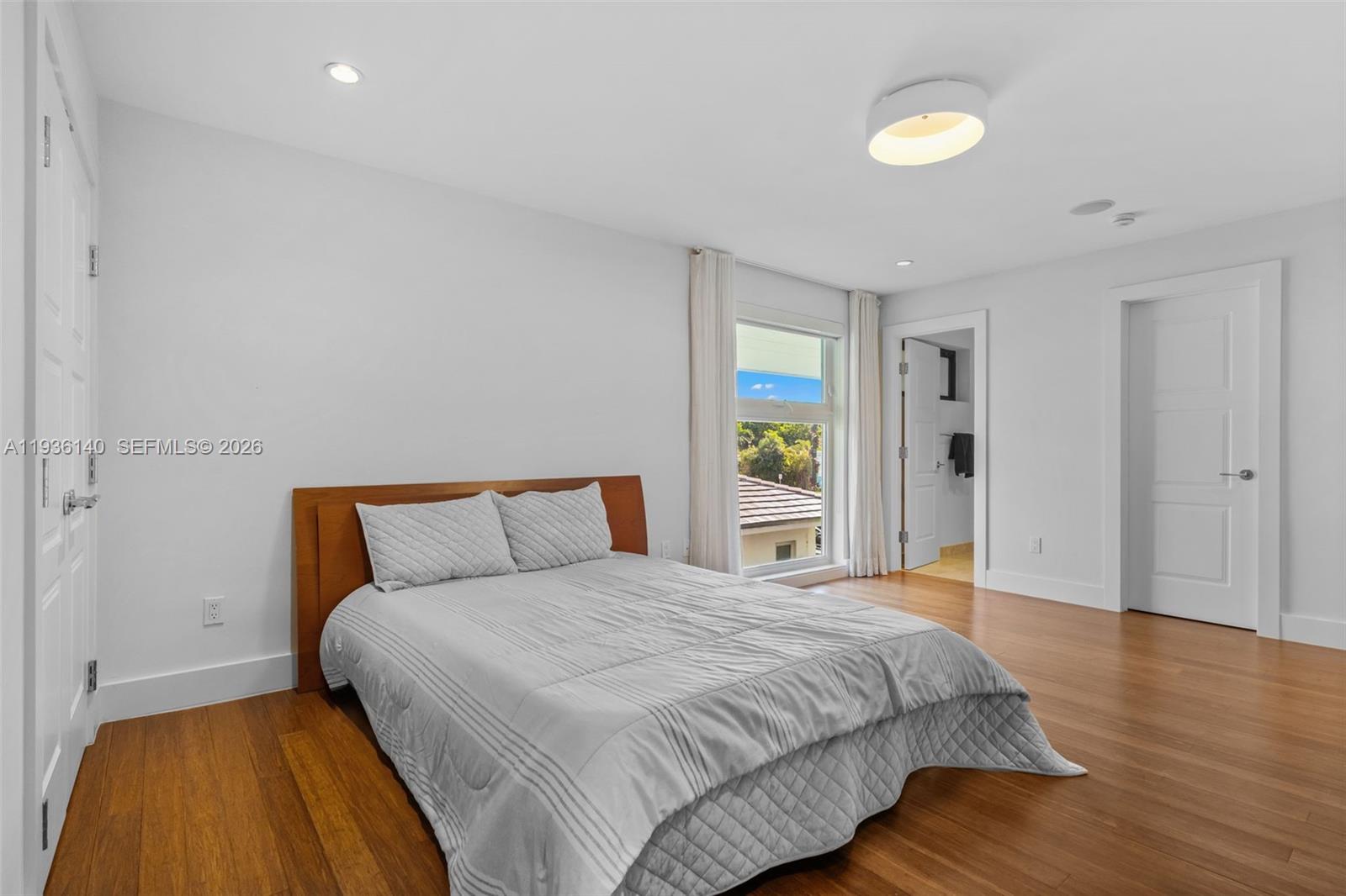 BAY HARBOR ISLAND - Residential