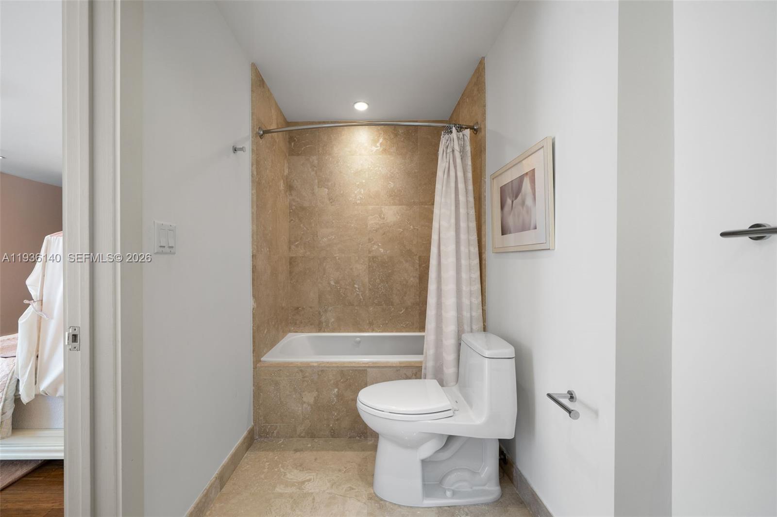 BAY HARBOR ISLAND - Residential