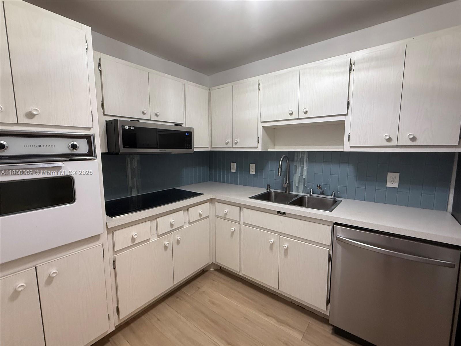 Apartment 1BED 1BATH with Spectacular Intracoastal and Bay views, unfurnished, on third floor. Kitchen with stainless steel appliances (2 refrigerators), bathroom with bathtub. 700sqf approx. COASTAL TOWERS has a secure building in a gated community; pool - gym - hair salon, concierge 24/7 | laundry in the building | one parking space only | guest parking, walking distance to the beach. Owner allows you to change the color of walls. Balcony is closed due to building repairs. Marina docks space for rent with rates at only $12/foot
